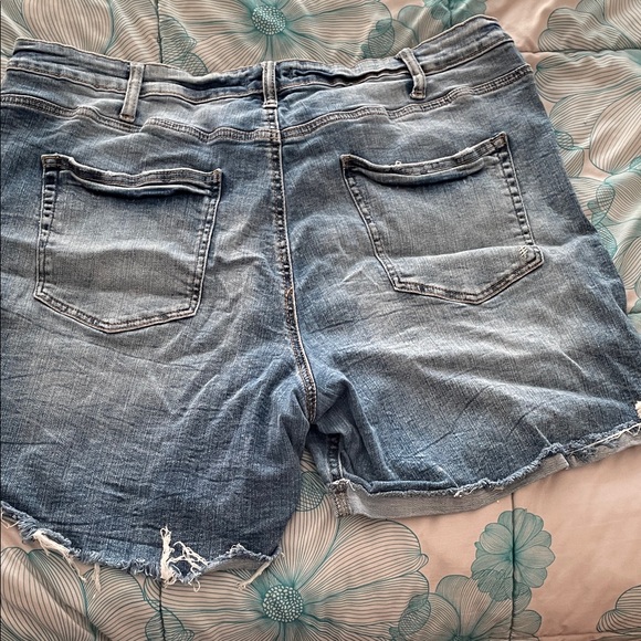 Silver Jeans Light Blue Distressed Denim Shorts - Picture 5 of 6
